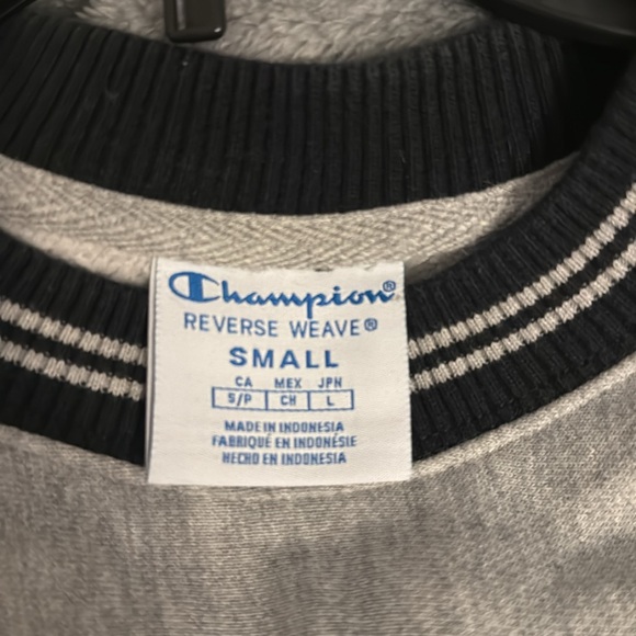 Vintage Champion Reverse Weave Gray Crewneck Sweatshirt Unisex Size Small - Picture 4 of 4